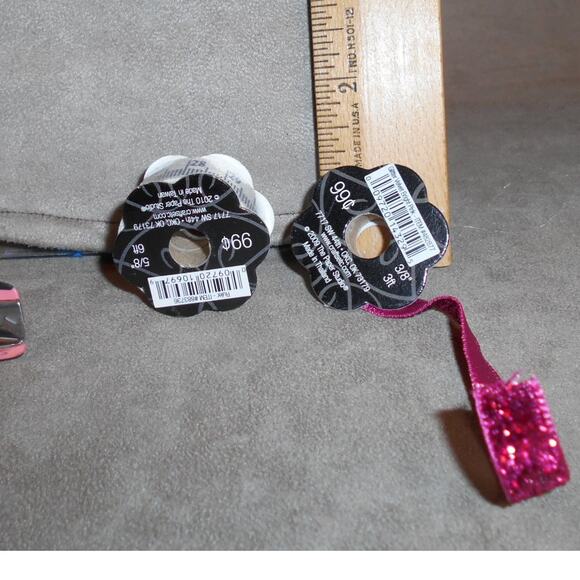 Scrapbook/Paper Crafting Lot: Brilliance Ink Pad, Fiskars Paper Edgers, Ribbon - Picture 9 of 9